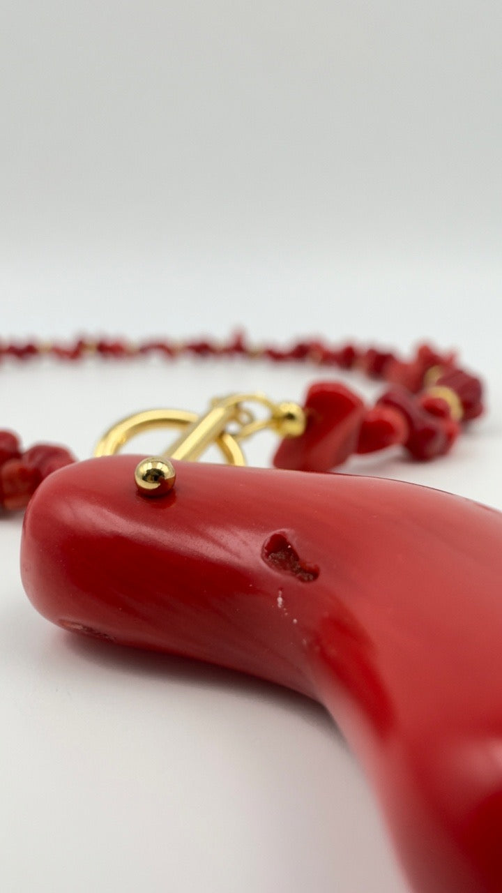 Rote Koralle mit Anhänger, Halskette